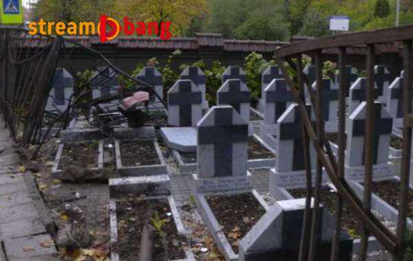 Wilno: samochód zniszczył nagrobki polskich żołnierzy na Nowej Rossie [+VIDEO]