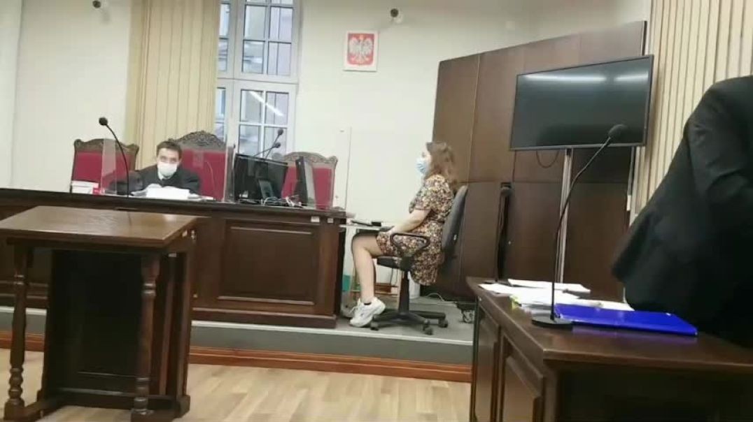 Sądowi nie podobała się założona maska - więc miał przy sobię full face'a typu słoń (elephant m