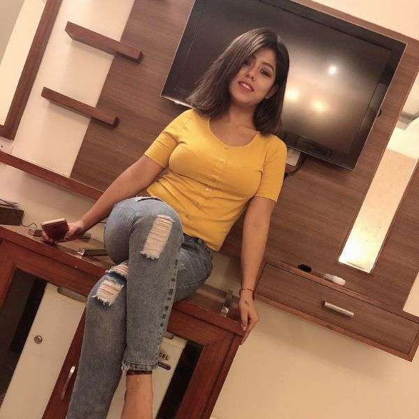 Noida Call Girl And Escort Services for You - Sarikasen