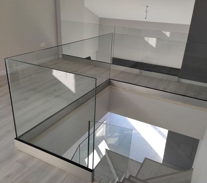 Transform Your Staircase with Elegant Glass Railings Interior