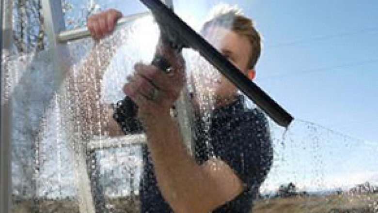 The Best Tools and Techniques Used by Window Cleaners in London | NPR Live