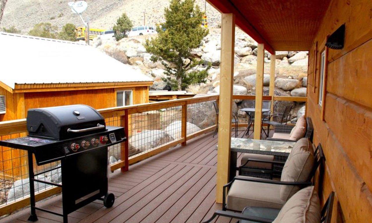 Yellowstone Park Cabin Rentals vs. Lodges: What Gives You the Better Experience? | Articles | Yellowstone’s Treasure Cabins | Gan Jing World - Technology for Humanity | Video & Movie Streaming