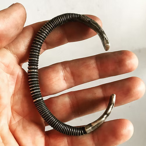 Novelettish Touch Using Men’s Tableware Jewelry to Celebrate Life Moments – Lugdun Artisans